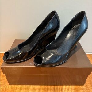 Pre Owned Gucci Black Patent Leather Wedges